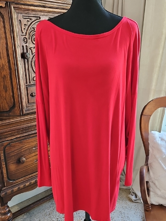 Piko 1988 Tops - Piko 1988 Red Crewneck Top. Size S